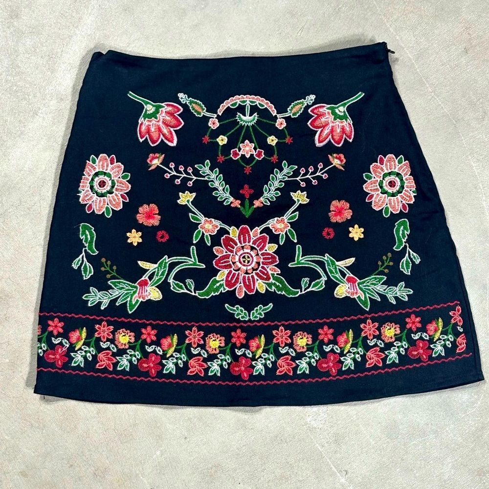 Mi Ami Mini Embroidered Black Skirt Lined Womens Size Small